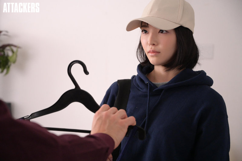 男友達みたいに仲の良かった幼馴染(セックスに興味なし)が中年オヤジのキメセクマゾ奴●になっていた。 三宮つばき