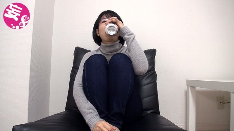 一見真面目な黒髪女子大生ですが実はチ●ポとザーメンが大好きなムチムチスケベ巨尻でした!