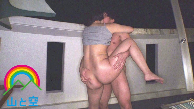 思わず引っ叩きたくなるデカ尻ドMちゃん「もっとぶって…」場所をわきまえず尻をクネらせ、被虐快楽に狂って下品アクメ堕ち