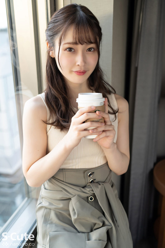 天然美月のどれがお好き？制服×OLスーツ×私服