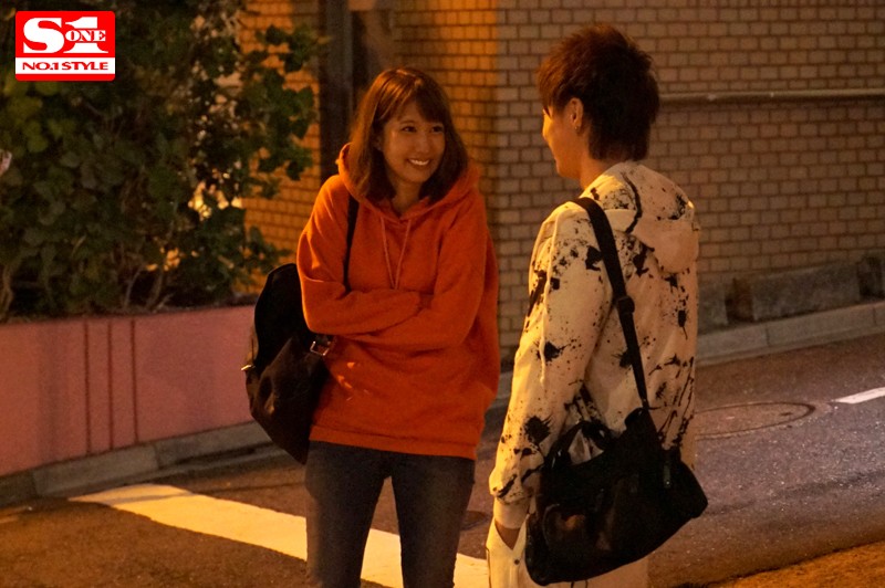 盗撮リアルドキュメント！ 密着23日、湊莉久のプライベートを激撮し、行きつけのバーで見習い店員に扮したイケメンナンパ師に引っ掛かって、SEXまでしちゃった一部始終