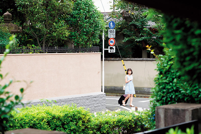 パイパン田舎美少女~姪っ子を待ち伏せる叔父~ちびっ子かな143cm 由良かな