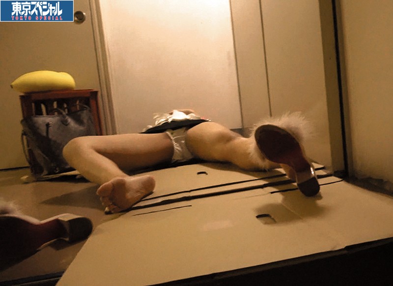 新宿歌舞伎町 雑居ビルで泥●している女性をサクッとSEX中出し男の犯行映像はこちらです。 被害者20名