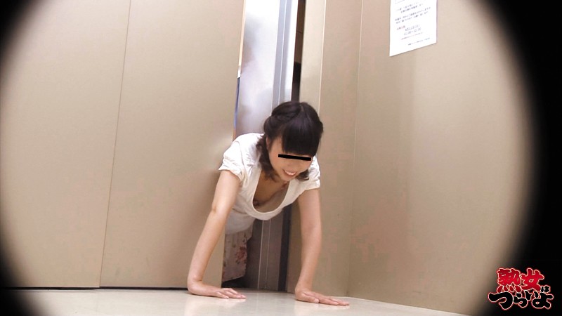 故障?!恐怖のエレベーター 団地エレベーターに挟まれて身動きできない奥さんは抵抗するもバックから突かれて中出しされた2「えっ!そんな!?挟まれた!動けない!助けて!!何するんですか!!」24名