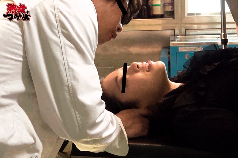 NTR寝取られシリーズ 不妊治療相談に行った妻が若いイケメン医師に精子提供をもちかけられて夫に相談なくその場で中出しセックスをしていた話「私の精子でよければ奥さんに直接提供致しますよ」「えっ！本当ですかぁ？」