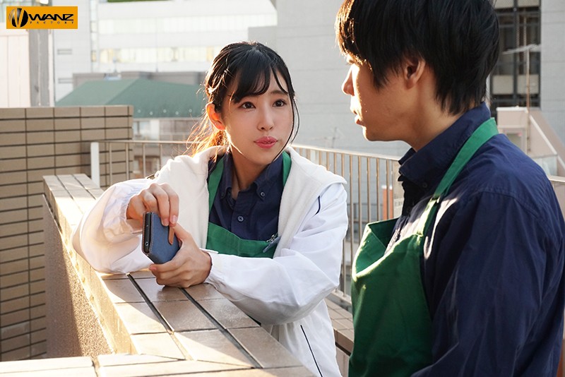 終電を逃した僕を泊めてくれたバイトの先輩… ノーブラ部屋着から弾け出たおっぱいブルンに我慢できず夜明けまでヤリまくった! 飛鳥りいな