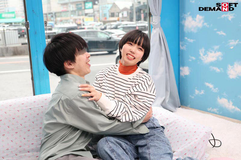 「童貞くんのオナニーのお手伝いしてくれませんか…」街中で声をかけた母性溢れる優しい巨乳女子大生が童貞くんを赤面筆おろし!