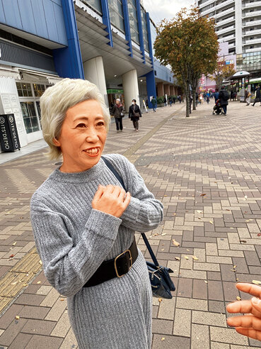 【一度見たら忘れない!インパクト】五十路・四十路熟女ナンパ交尾「本当にオバサンだけどイイの?」と何故か嬉しそうによろこんでいるシロウト熟女と激ナマ交尾で生ハメしたりする動画 4時間12人