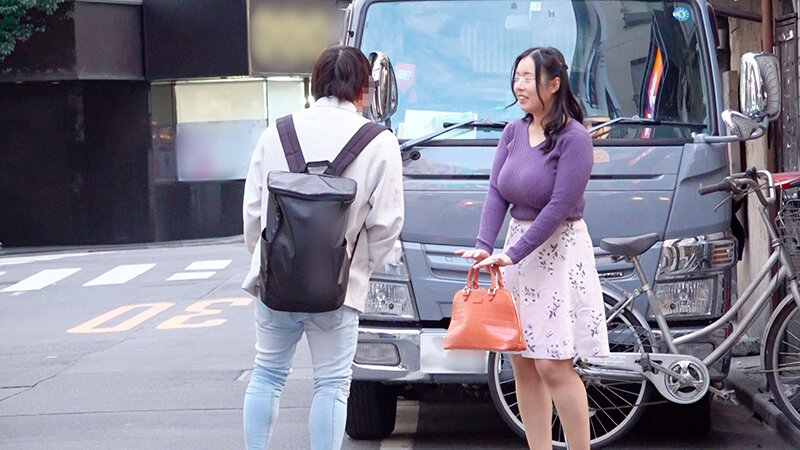 一般男女モニタリングAV 絶倫巨乳妻と童貞男子がザーメン20mlを溜めるまで出られないラブホからの脱出に挑戦! 4 旦那とはご無沙汰の奥様が初めて逆ナンパした男子大学生を射精させるために手コキ・オナホコキ・フェラ・筆おろし!何発出しても萎えない年下チ○ポと大量の…