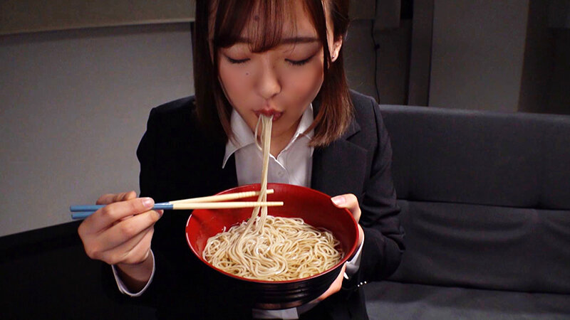 咀嚼口内くちゃとろフェラ 岡本莉里