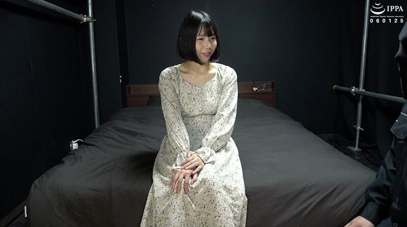 「好奇心旺盛な手首と足裏が弱点な敏感女子千石もなかさんをくすぐりチェック!」WAKA-054 千石もなか 1