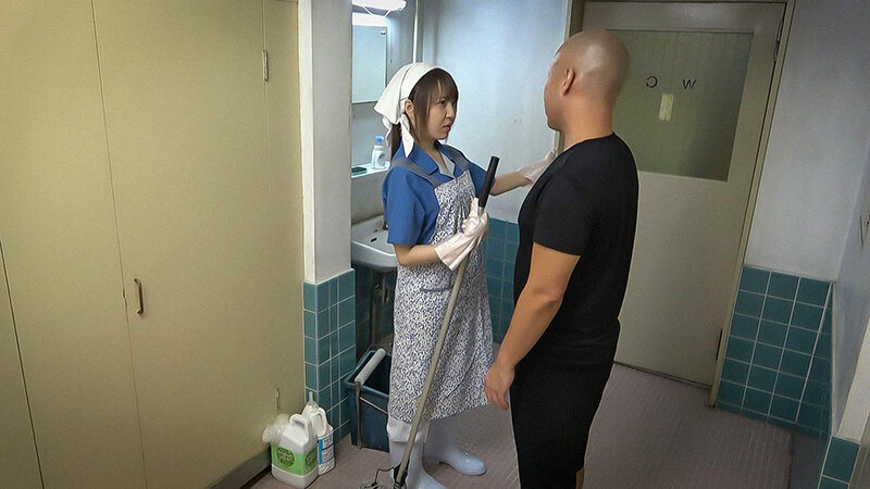 狙われたトイレ清掃員性交#02