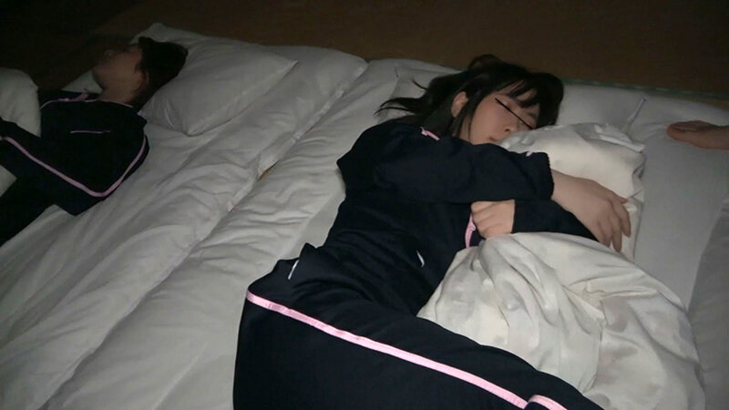 色白ピンク乳首と爆乳娘~修学旅行映像~