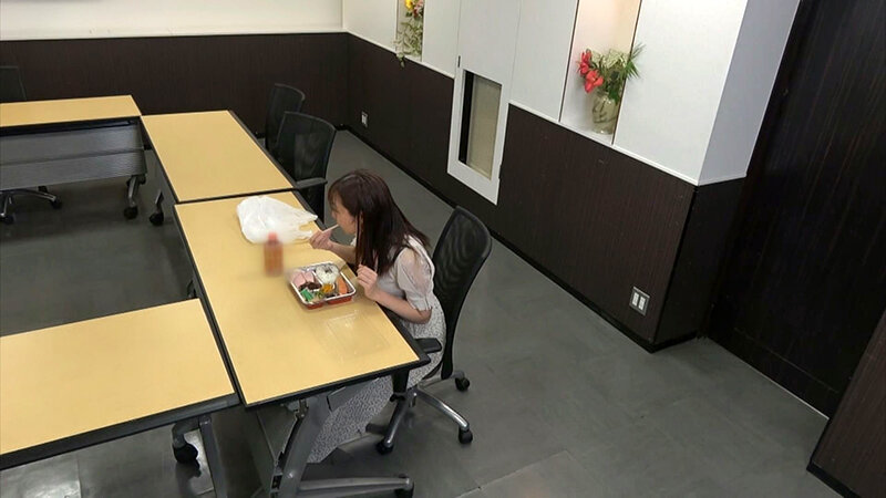 大胆不敵!昼夜問わず狙われたOLに淫乱化弁当を出前!おいしく頂きました。