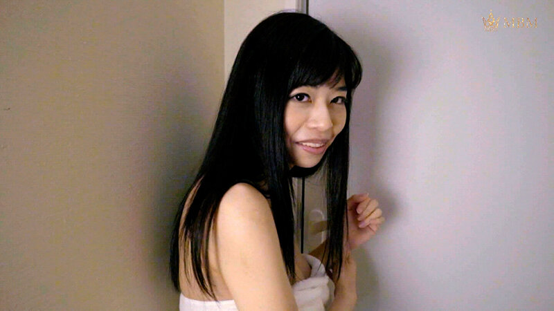 結婚3年27歳黒髪ロングの清楚な雰囲気の若妻のナイトライフは!?アンケートに答えているはずがいつの間にか感じてしまい我慢出来ない熟れたカラダを頂いちゃいました!