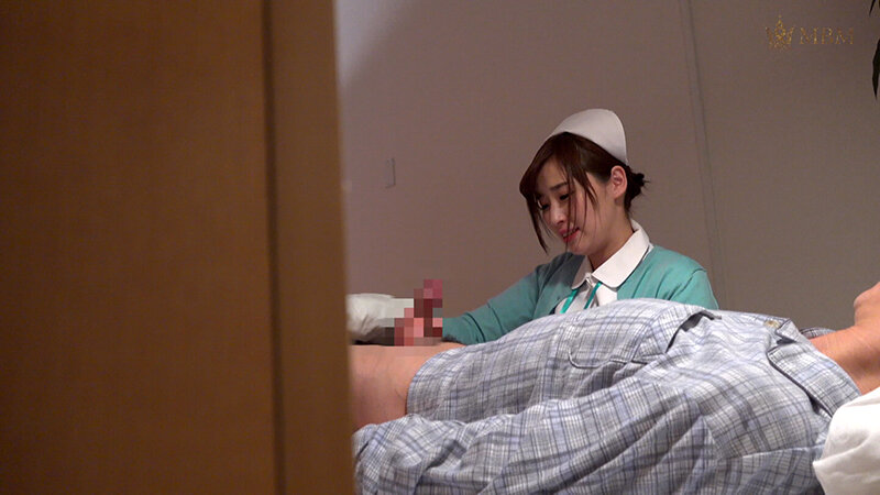 結婚3年目の看護師にギン勃ちチ●ポを見せてフェラ抜き!深夜、性欲に火がついた看護師は声を●して快楽堕ち…!