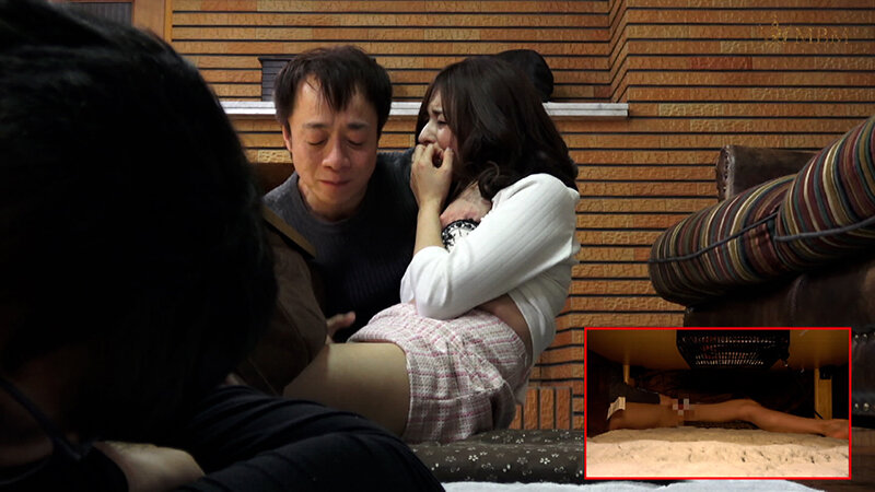 コタツの中のエロい美脚!童心にかえってこたつに潜って悪戯から声を●して快楽SEX!