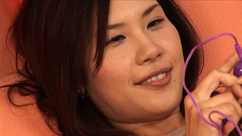 セックスレスで毎日悶々と過ごす美人妻の日常はディルドでイクまでガチオナです!