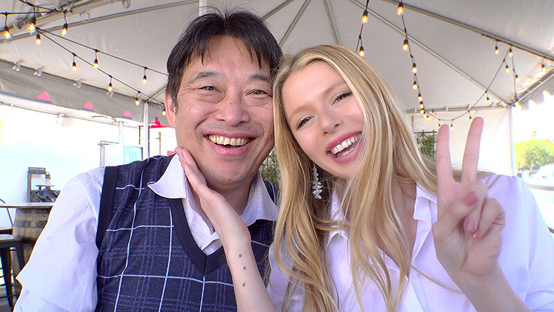 ロスでナンパした美女ウエイトレスが¥に釣られて日本のおじさんに中出しされちゃった サハラ(21歳)