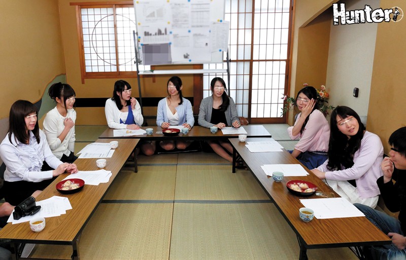 昼下がり町内会!若妻たちのちょっと危険でかなりHな王様ゲーム!!8 超絶美魔女.ver 母の代理で参加した町内会の集まりでまさかの展開!若い時に王様ゲームをした事が無いという話で盛り上がった奥様方が急に「王様ゲームやりたい!」と言い出したんです。