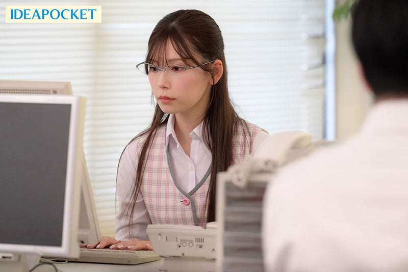 デリヘル呼んだらいつも領収書を突っ返してくる経理部のド真面目OLに遭遇!? 「こんなの経費で落とせませんけど?」 生本番させてくれて自宅でも会社でも激アツのセフレ関係に!! 明里つむぎ