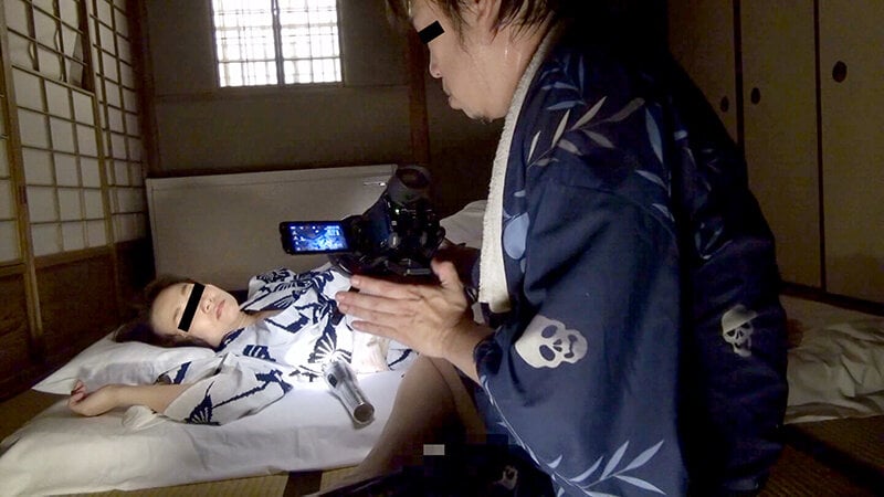 スクープ!とある地方の有名温泉旅館 元映画監督が温泉支配人と共謀 女性客を襲って撮った真夏の夜の驚愕の夜●いエロ動画15篇