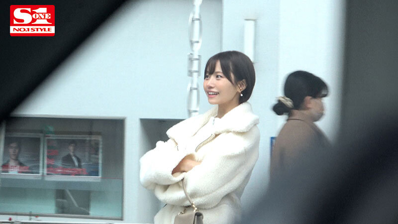「えっ!ここでヤルの?」 マルチに活躍する本郷愛のプライベートに完全密着して隙あらばいきなり即ズボッ!前代未聞ドッキリAV大作戦