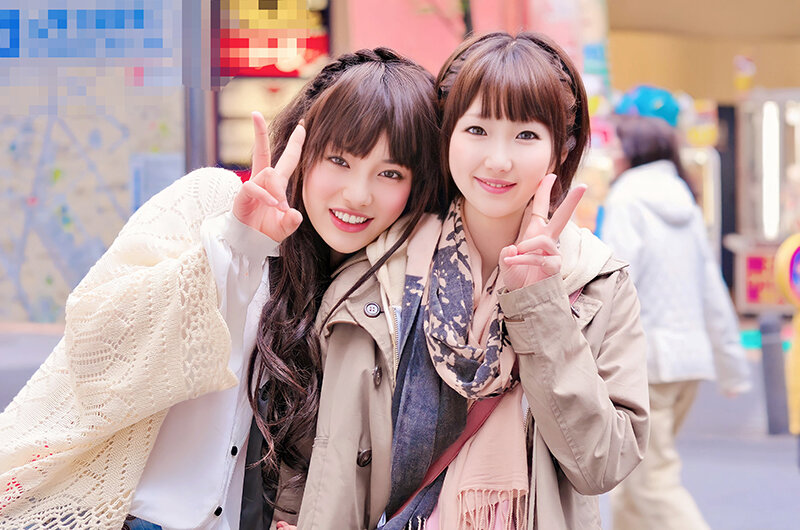友達の前でガチエッチ!! 親友の目の前で悶絶&絶頂イキまくり!!20名