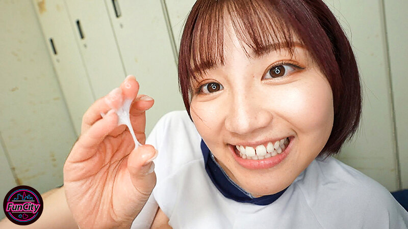 クラスでは静かで真面目な生徒はバレたらヤバい状況で焦る男にニヤニヤ挑発する小悪魔J系だった!密着囁き淫語で誘惑されて…天月あず