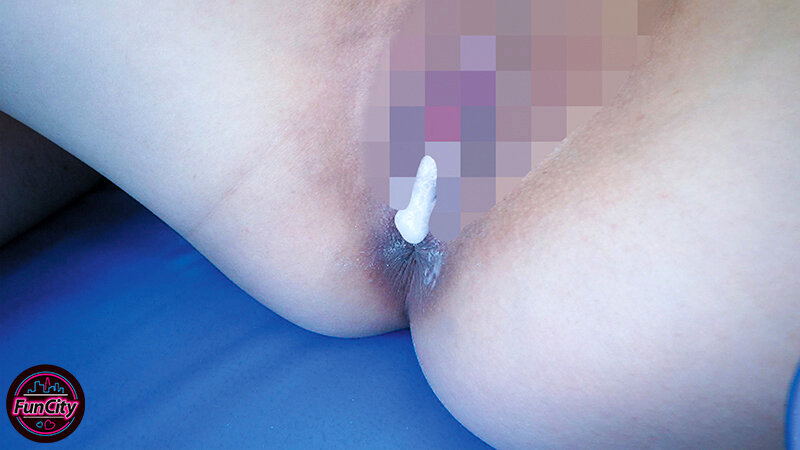 クラスでは静かで真面目な生徒はバレたらヤバい状況で焦る男にニヤニヤ挑発する小悪魔J系だった!密着囁き淫語で誘惑されて…天月あず