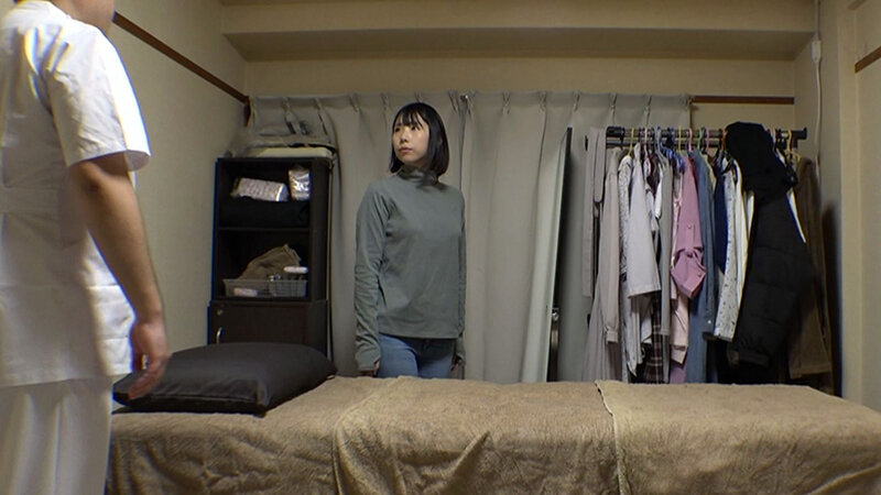 媚薬オイルマッサージ 痴●盗撮&中出し素人娘VOL.59 超強力媚薬を配合したマッサージオイルを施術中に知らずに塗りこまれたオンナは、身体の火照りに驚き、チ〇ポを欲しがる自分に戸惑い、垂れ出したマン汁に恥ずかしがりながらも生ハメ中出しまで欲してしまう!