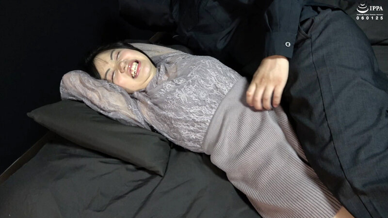 「元気で可愛いショートが似合うお姉さんを私服でくすぐりチェック!」WAKA-056 菊池はる 1