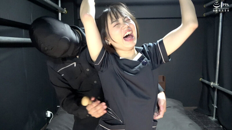 「エステ服のお姉さんを両腕吊り拘束でくすぐりまくり!」WAKA-056 菊池はる 2