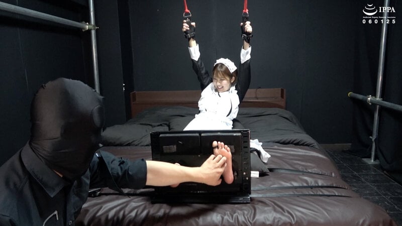 「メイド服で足枷くすぐり! 開発したばかりの20cmの足裏を集中攻撃!」わかしラボ WAKA-058 豊岡さつき 3