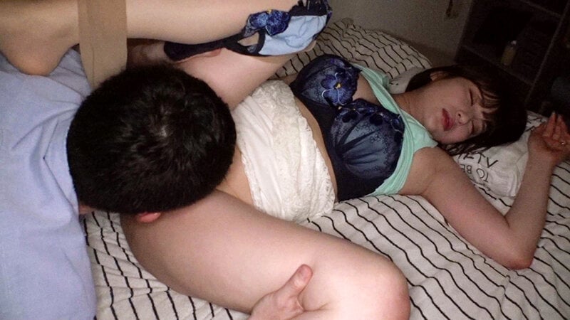 熟女連れ込み睡眠姦 意識を飛ばされ巨根でお股をめちゃめちゃ掻き乱される人妻たち 美桜さん・33歳・Dカップ 三奈さん・35歳・Hカップ