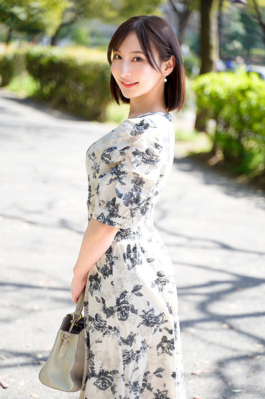 【レスで欲求不満】むっつり淫乱性欲ガチ強奥様28歳。担当美容師に浮気ち●ぽをおねだり!連続スプラッシュ生ハメイキ狂い中出しNTR!!