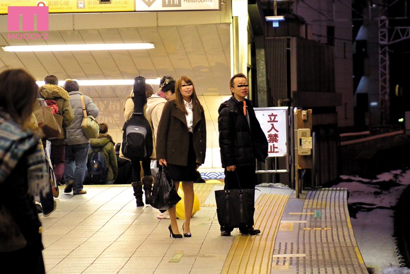 出張先で帰宅難民になり可愛い部下とビジネスホテルに一泊!