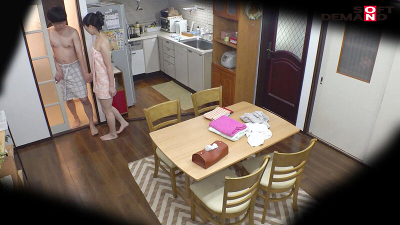 成熟した姉の裸に触れた童貞弟はイケない事と知りつつもチ○ポを勃起させて「禁断の近親相〇」してしまうのか!?【あやめ編】