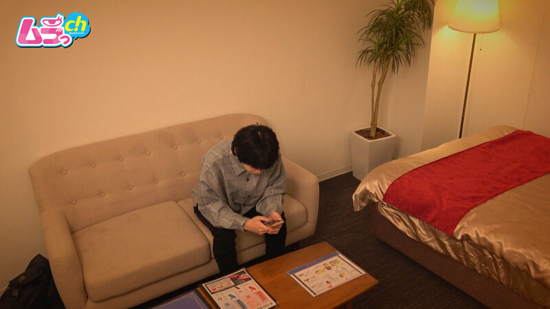 ホテル部屋REC 彼女との初エッチ前に練習したい!ウブすぎる真面目童貞男子が熟女デリヘル嬢のアツ~い手ほどきで一つ上の男にレベルアップ