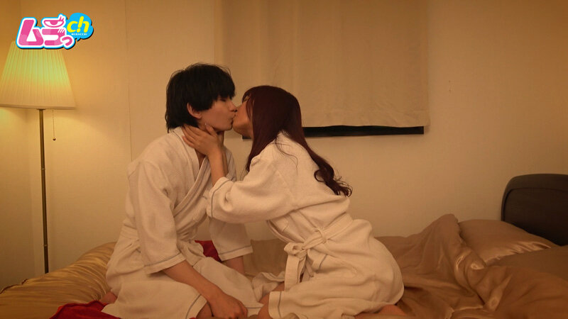 ホテル部屋REC 彼女との初エッチ前に練習したい!ウブすぎる真面目童貞男子が熟女デリヘル嬢のアツ~い手ほどきで一つ上の男にレベルアップ