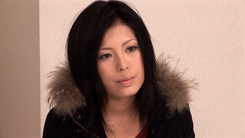 黒髪が美しい美人お嬢さん!新製品モニターのはずが何故かレズプレイに発展!途中で男優が乱入するのはお約束!最後は勢い余って生中出し!