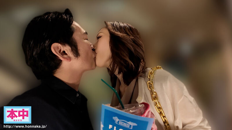 絶対バレてはいけないのに、中出し…中学の娘の担任教師と朝まで火遊び不倫デート JULIA