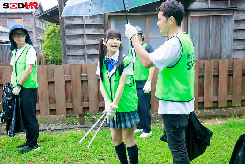 【VR】【8K】【高画質 追跡視点】休日に地域のゴミ拾いに参加する心が綺麗な少女を捕獲して淫行