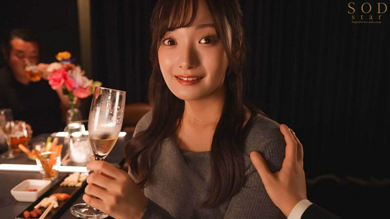 昼は清楚な新人女子アナ恋生は 夜はボクの居残り残業の発声練習に付き合ってくれ とびきり下品な清らか淫語を耳元でささやいて 優しく包み込むようなフィンガーテクと乳首舐めで慰めてくれる神同期 渚恋生