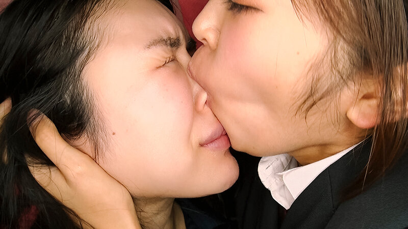 白濁痰唾汁吐き顔面舐めレズ