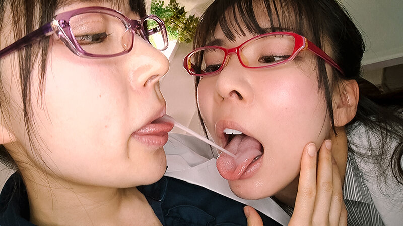 白濁痰唾汁吐き顔面舐めレズ