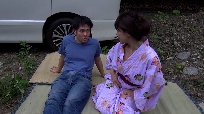 色っぽい熟女が目の前で放尿!?変態じゃなくても抑えられない気持ちが爆発!若い一途な思いに快楽堕ちの禁断の欲情交尾!