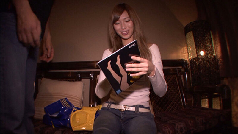 顔小さっ！足長っ！現役レースクイーンが男を誘惑！他を圧倒するスレンダーで美しい身体！エッチな衣装を身に纏い圧巻のパワーセックス！