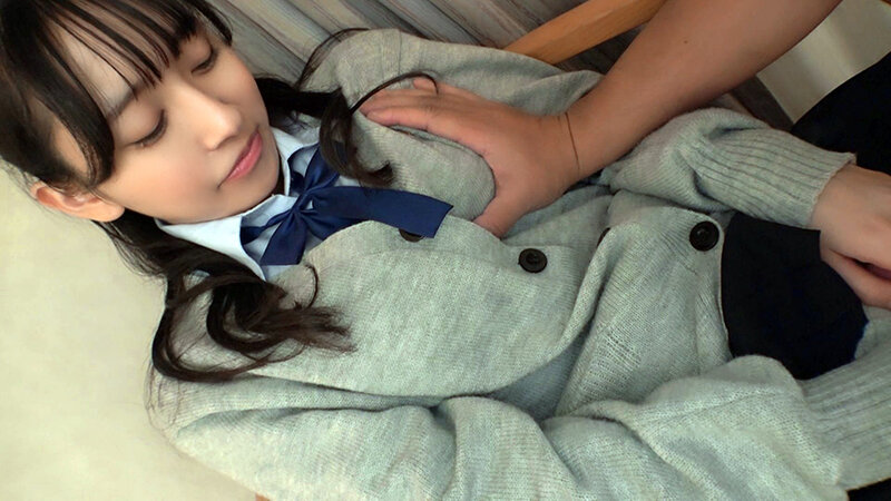 【生ハメ潮！！噴射！！ガチ天然美少女P活娘！！】【羞恥！！街中で待ち合わせ制服コスプレオプで濡れる変態性を開示！！】【生ハメ解禁でバチ濡れ清純系マ○コがハメ潮吹きまくる連続噴射＆搾精P活！！D乳スレンダー神スタイルの清純系美少女P活娘！！屋外制服… 岬野まなつ