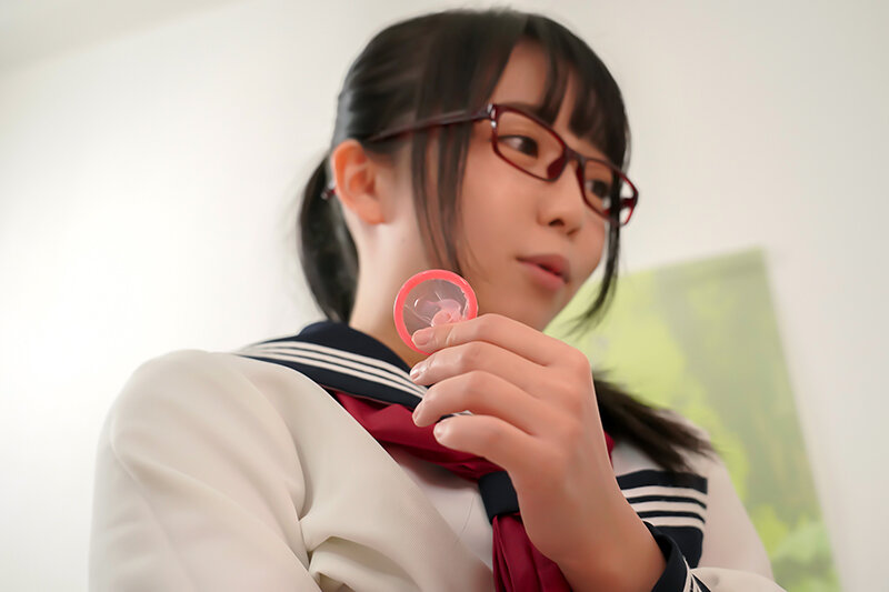 『ゴム取っていいよ！だって生でエッチしないと本当の童貞卒業にならないから…』童貞で悩んでいるボクに地味幼馴染が過激すぎるまさかの提案！ 泉りおん